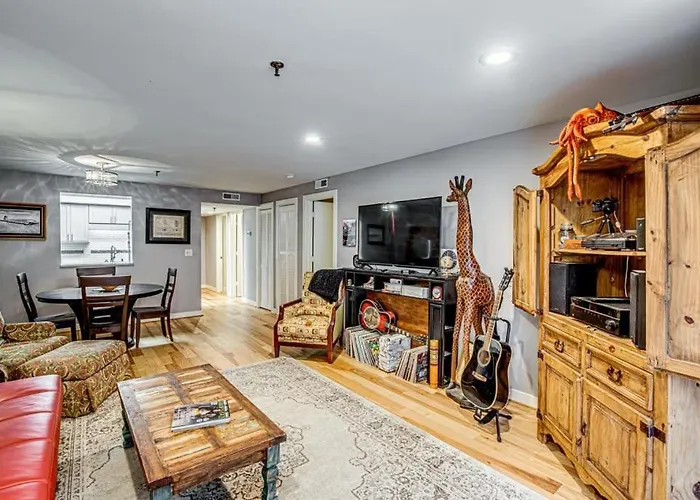 The Frequent Flyer Apartment *
